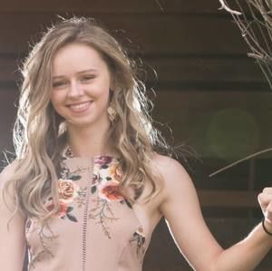 Meet your Posher, Abigail